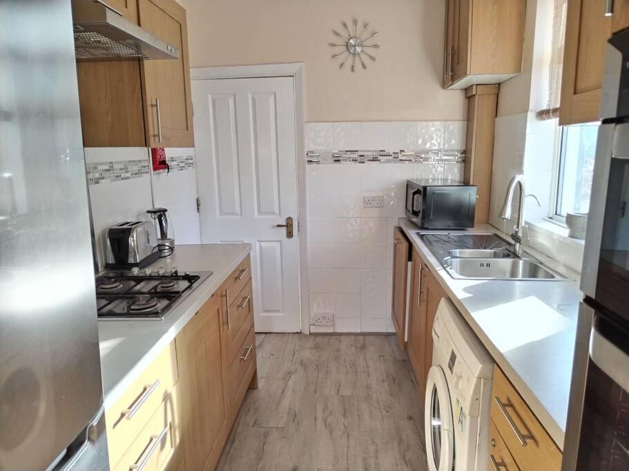 Wembley 2 Bed/2 Bath Modern Apt Appartement